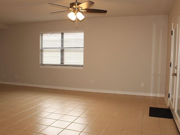 5th image of 6112 The Oaks Ln