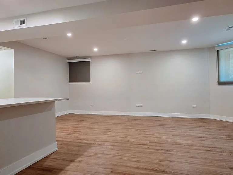 2230 W Wilson Ave — Photo 6