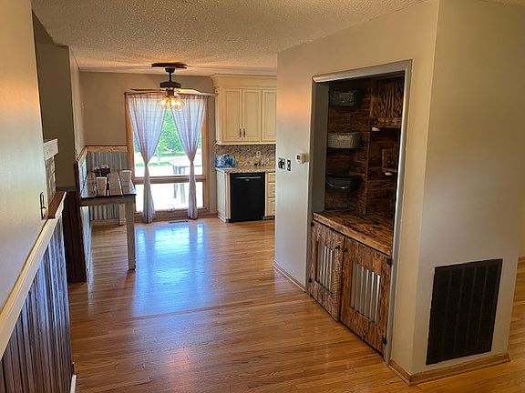 2nd image of 204 Tammy Dr