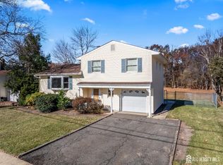 26 Karen Pl, Edison, NJ