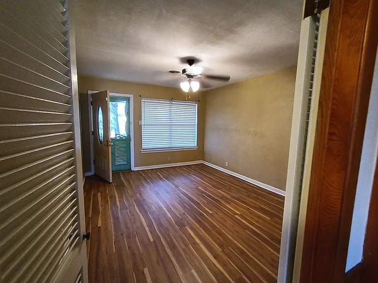 1402 Hillcrest Dr — Photo 16