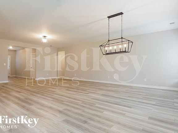 5th image of 48 Crossroads Cir