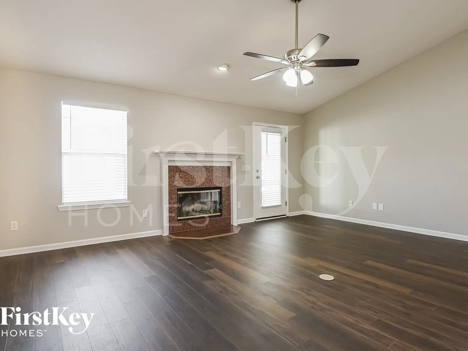 3 bed, 2.0 bath, 1550 sqft, $2,070 — Photo 3