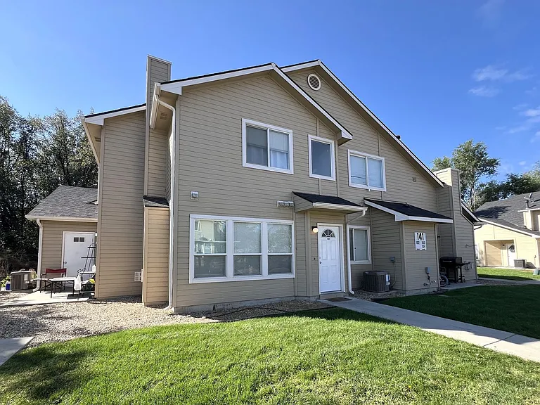 Midland 4-Plex 141 — Photo 1