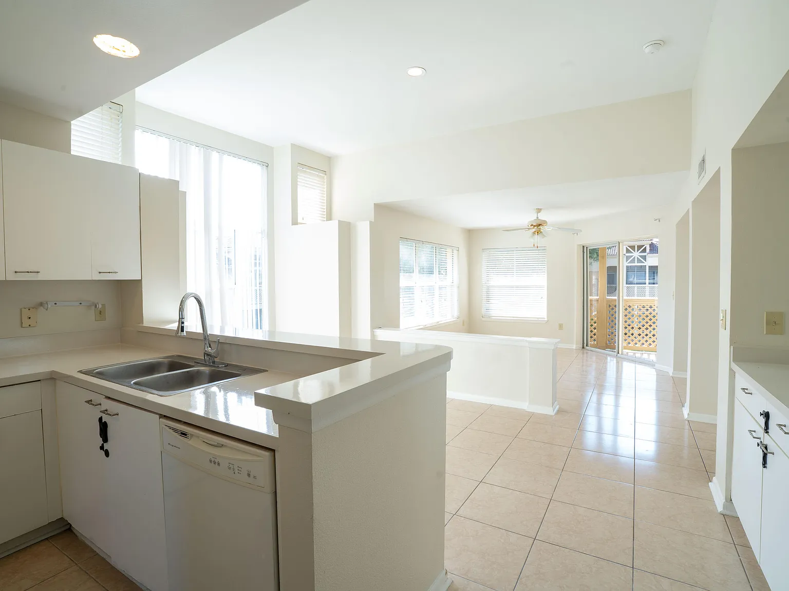 2 bed, 2.0 bath, 888 sqft, $1,950 — Photo 2