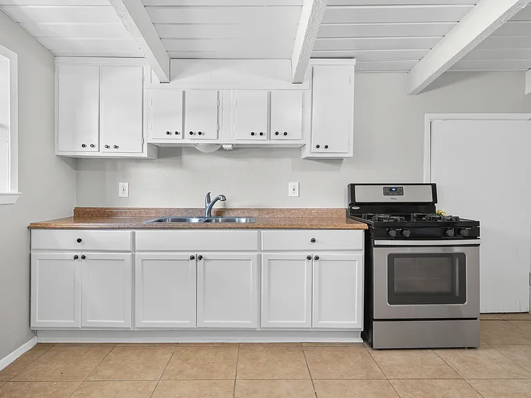 2821 Yale St — Photo 18