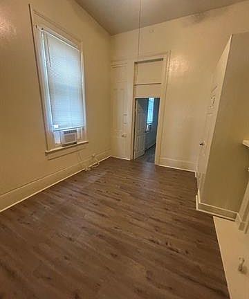 5th image of 2119 Josephine St