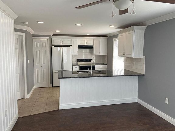 4th image of 2705 E 8th Plz APT A