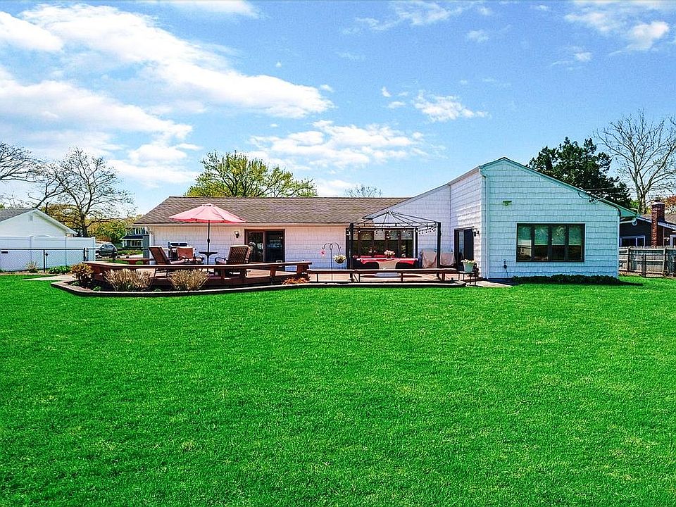 1st image of 33 Long Bow Ln