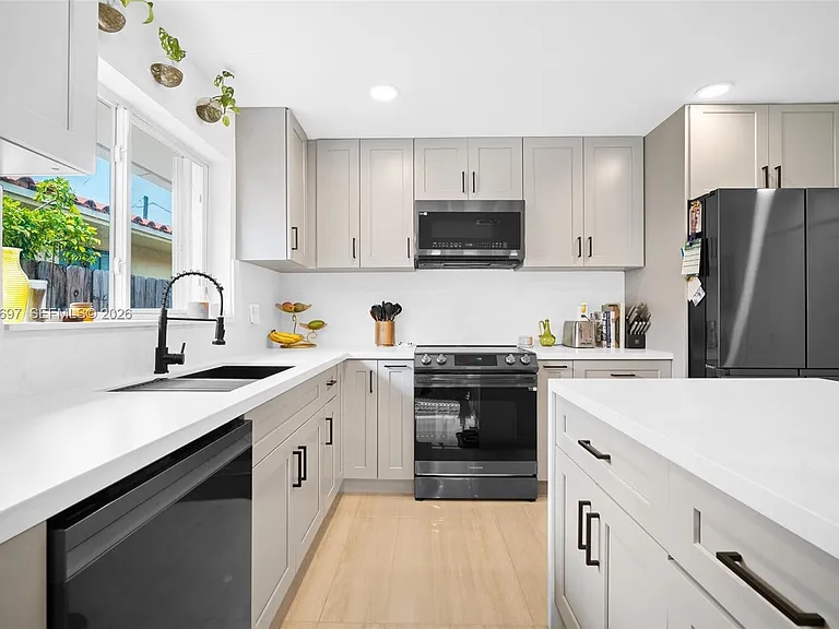 2231 SW 63rd Ave — Photo 5