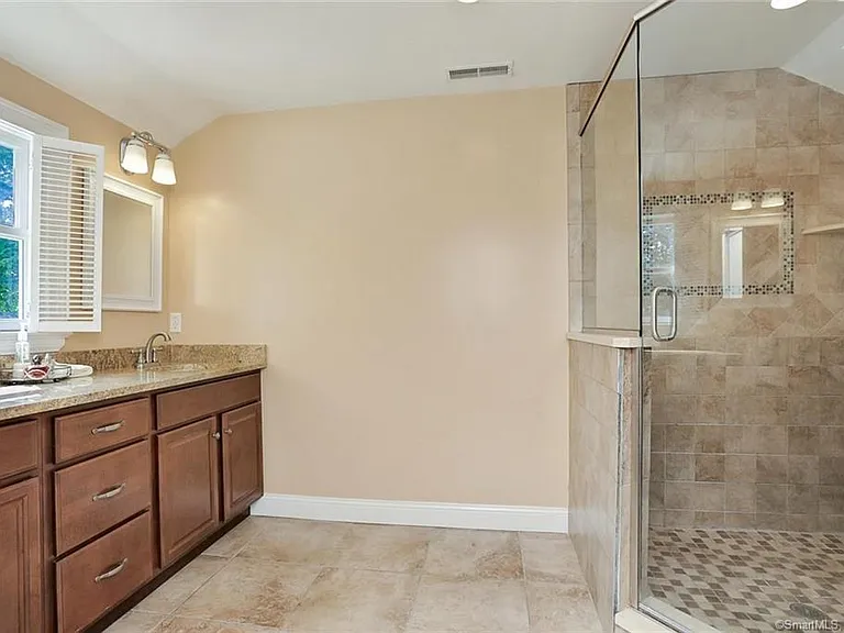 11 Richards Ave — Photo 5
