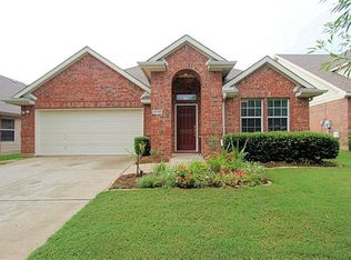 5705 Meadowglen Dr, Argyle, TX 76226