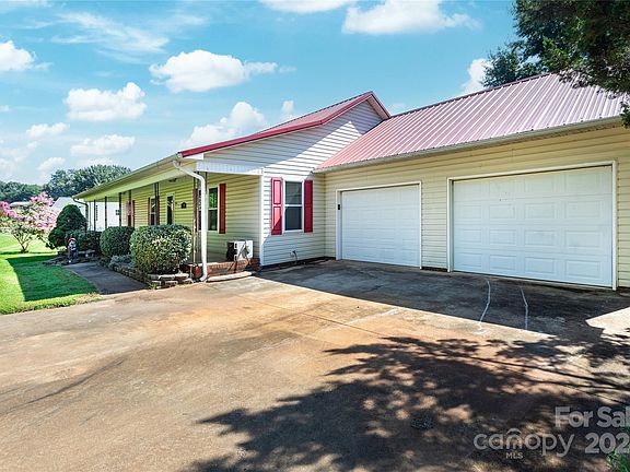 2nd image of 2574 Old Pond Dr