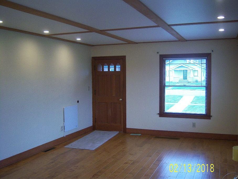 Entry / living room