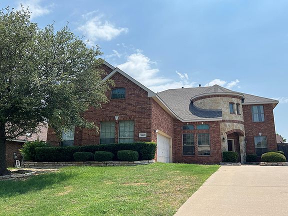 3rd image of 1002 Parkwood Dr