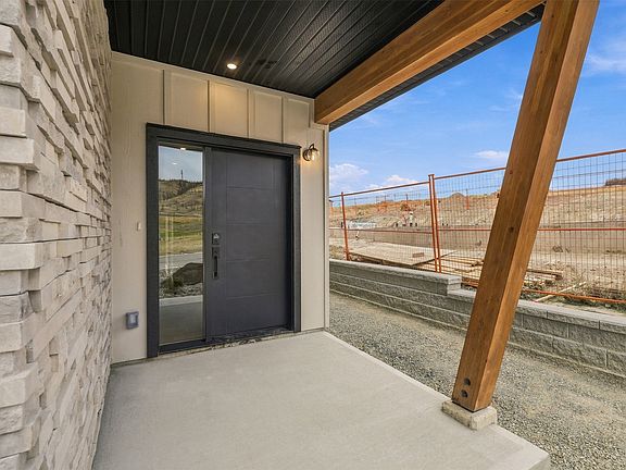 2nd image of 38 Rue Cheval Cir #411