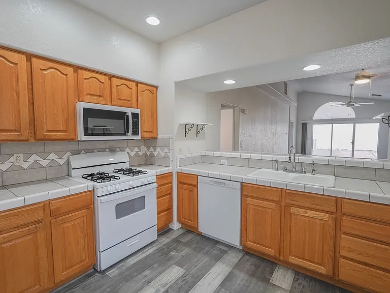 1825 E Shore Villas Dr #DRIVE44 — Photo 3