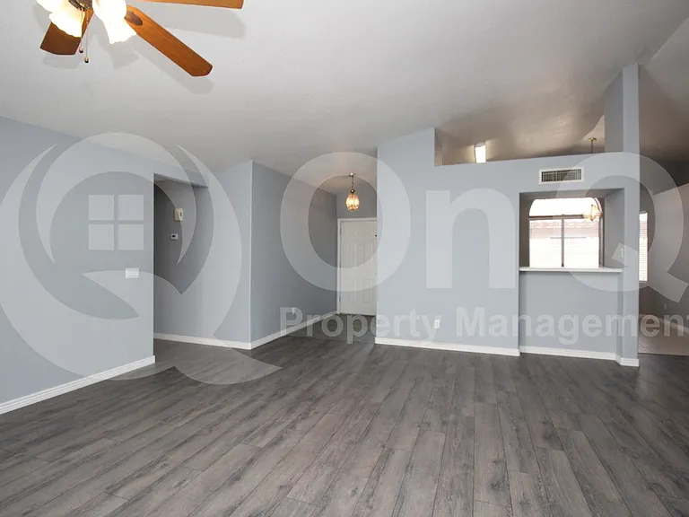 815 W Silver Creek Rd — Photo 7