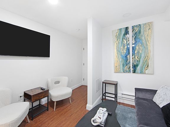 4th image of 111 E 38th St #1D