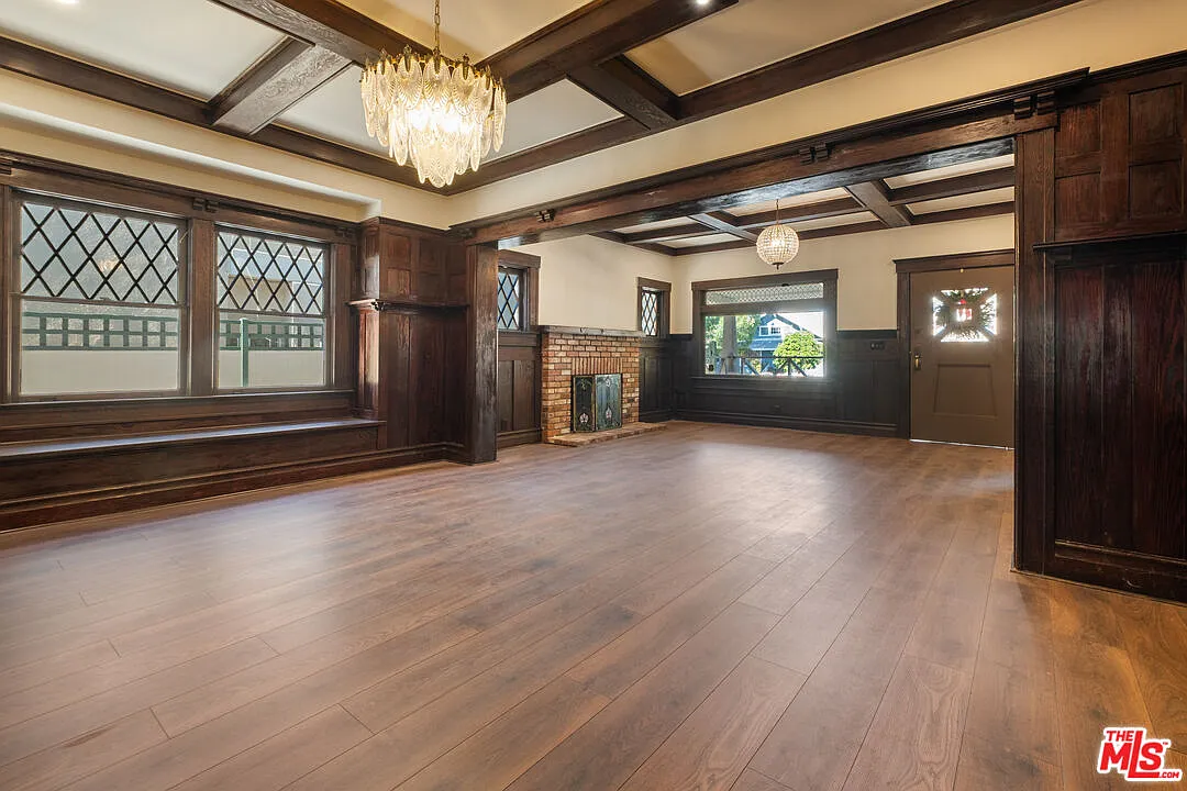 3 bed, 2.5 bath, 1958 sqft, $5,600 — Photo 1