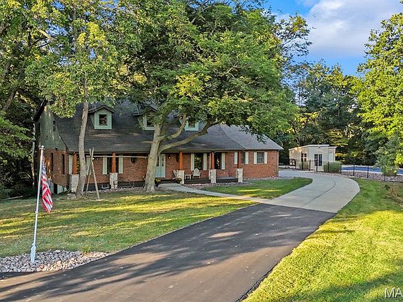 2nd image of 408 Rosa Ln