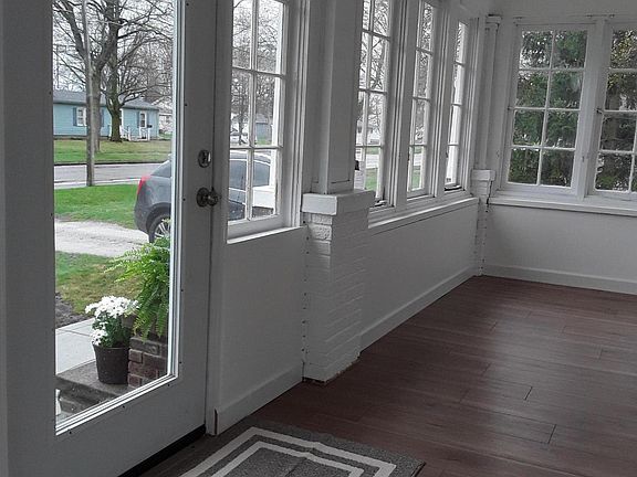 5th image of 413 N Lakeview Ave