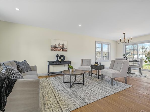 1936 Shawmut Ave, North Dartmouth, MA 02747
