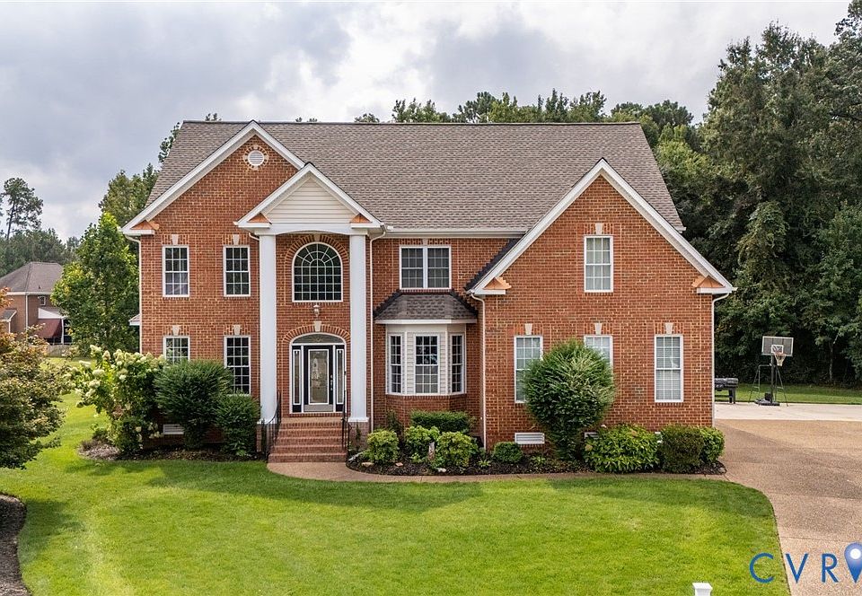 1st image of 723 Waterfront Dr