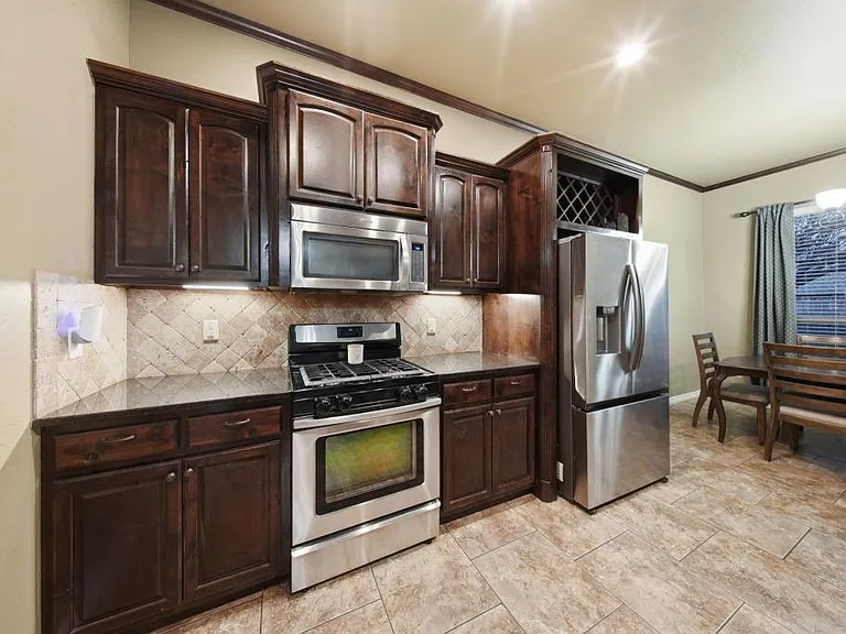 2425 Glenmere Dr — Photo 8