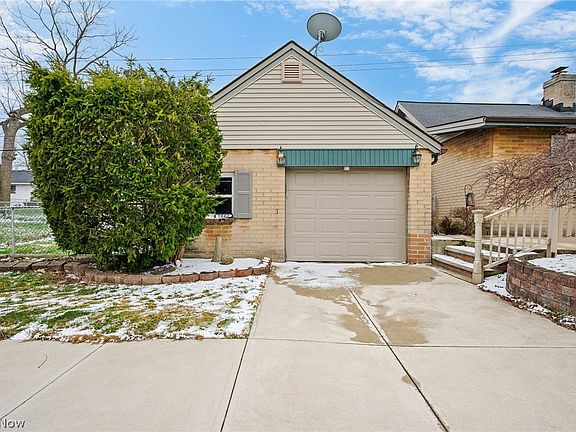 4th image of 3803 Center Dr