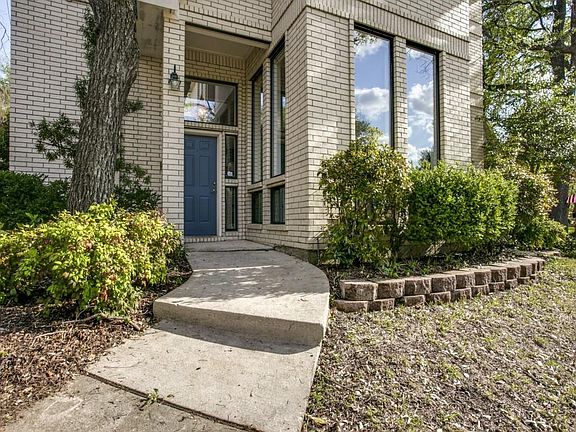 3rd image of 2509 Lakeside Dr