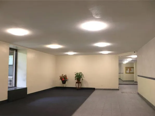 1199 East 53rd Street image 3 of 13