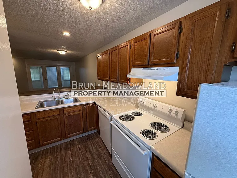 10409 Victoria Dr #D — Photo 7