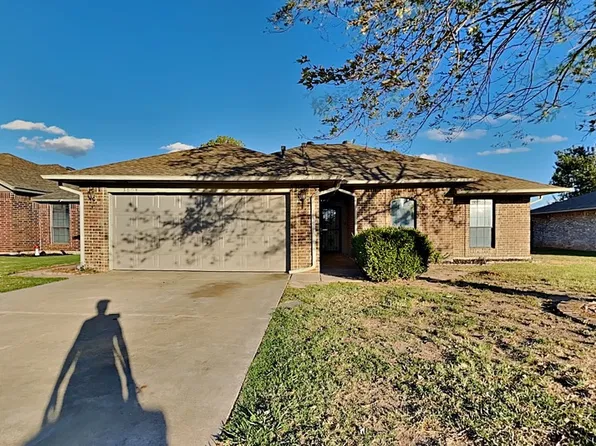 3608 Teresa Dr, Moore, OK 73160