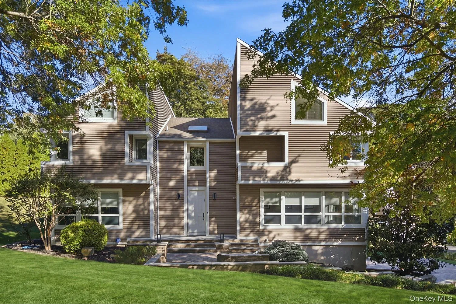 5 bed, 4.5 bath, 3500 sqft, $20,000 — Photo 1