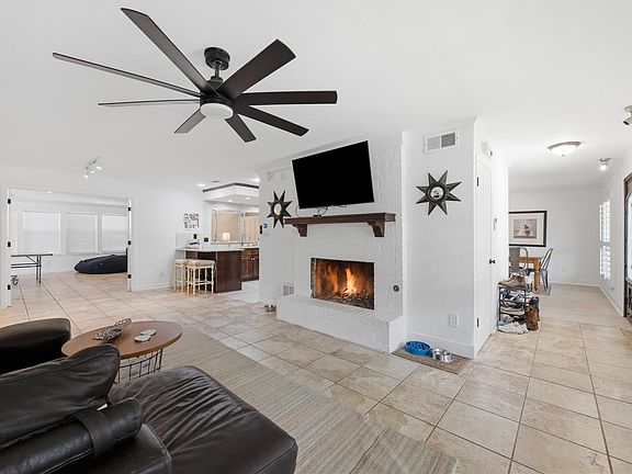 5th image of 3409 Lakeside Dr