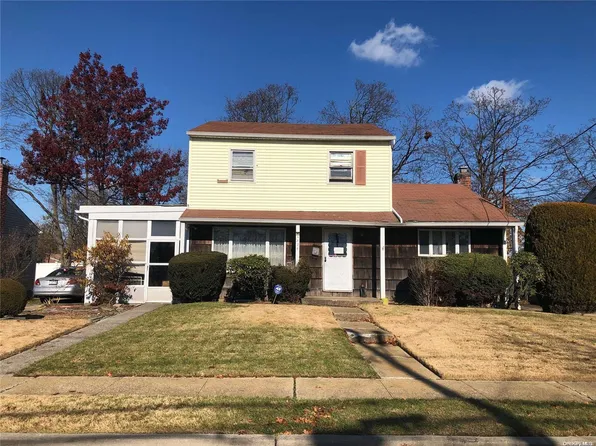 1524 Bowe Road, Valley Stream, NY 11580