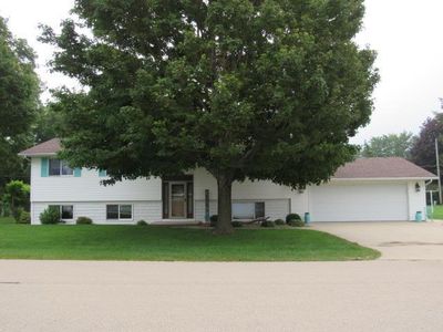 21158 Ridgeview Dr, Monticello, IA, 52310