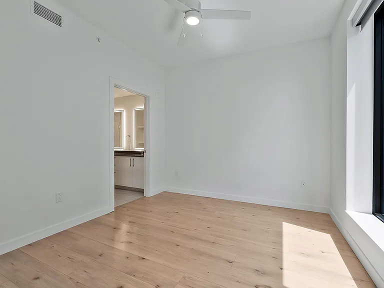 1212 Demonbreun St #1002 — Photo 13
