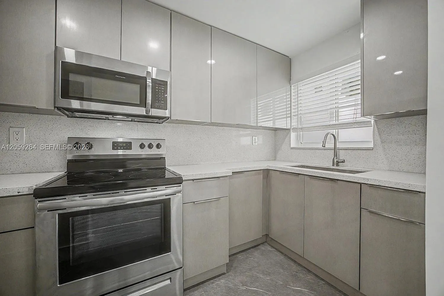 Sunset Palm Villas Condo — Photo 3