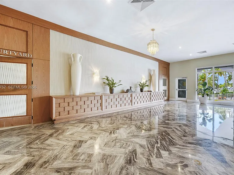 5401 Collins Ave #102 — Photo 25