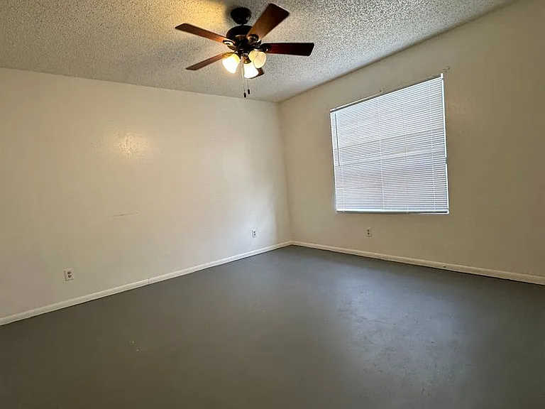 1128 E. Main St Apts. — Photo 4