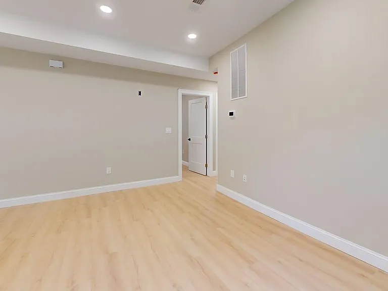 229 Highland Ave #3 — Photo 2
