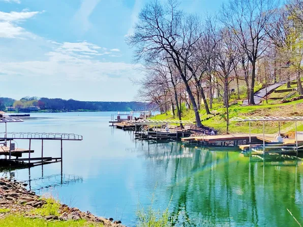 8020 Oak Run Dr, Dahinda, IL 61428