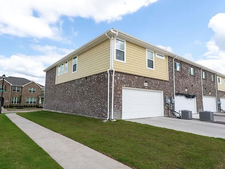 2969 Baneberry Ln — Photo 3