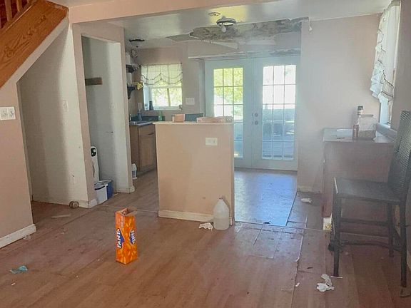 3rd image of 82 W Main St