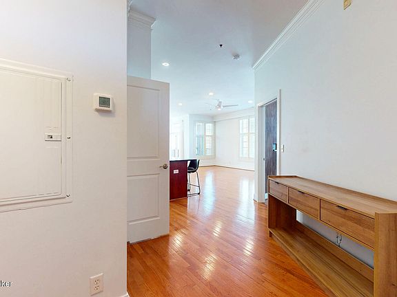 4th image of 2011 Frankfort Ave Unit 300
