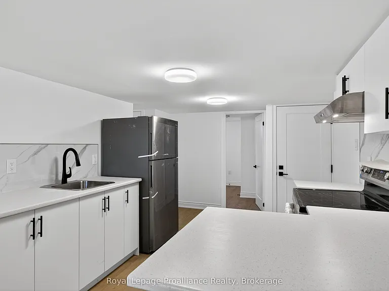 171 Hazlitt St #6 — Photo 4
