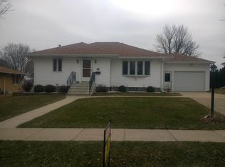 407 8th Ave, Clarence, IA 52216