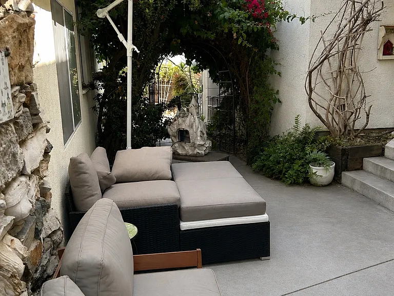 2438 Gramercy Ave — Photo 40